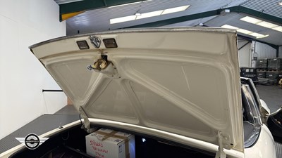 Lot 800 - 1976 TRIUMPH STAG