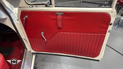 Lot 820 - 1966 MORRIS MINOR 1000