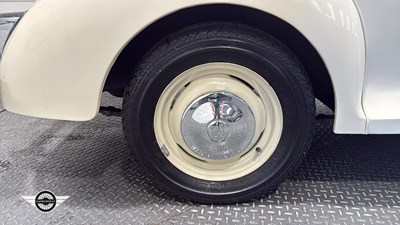 Lot 820 - 1966 MORRIS MINOR 1000