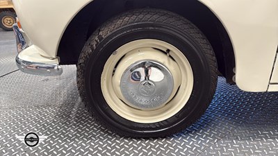 Lot 820 - 1966 MORRIS MINOR 1000