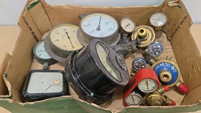 Lot 589 - BOX OF VARIOUS PRESSURE GAUGES & WELDING GAUGES