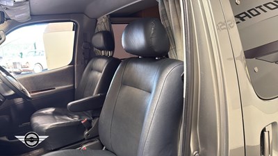 Lot 4 - 1995 TOYOTA GRANVIA