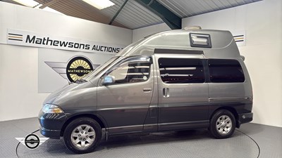 Lot 4 - 1995 TOYOTA GRANVIA