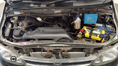 Lot 4 - 1995 TOYOTA GRANVIA
