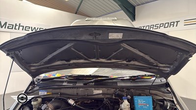 Lot 4 - 1995 TOYOTA GRANVIA