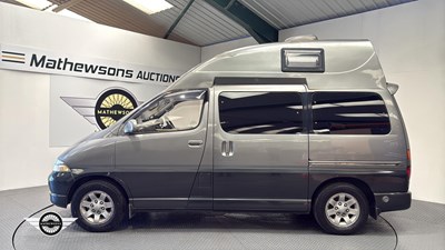 Lot 4 - 1995 TOYOTA GRANVIA