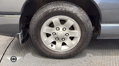 Lot 4 - 1995 TOYOTA GRANVIA