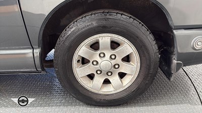 Lot 4 - 1995 TOYOTA GRANVIA