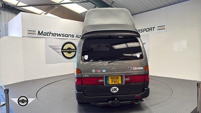 Lot 4 - 1995 TOYOTA GRANVIA