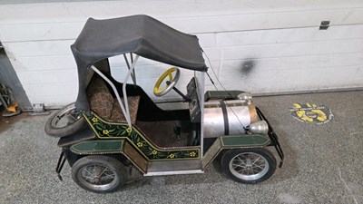 Lot 379 - CHILD'S VINTAGE BATTERY OPERATED CAR " FROM A STATELY HOME "
