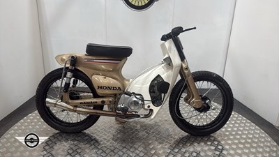 Lot 822 - 1983 HONDA C70C