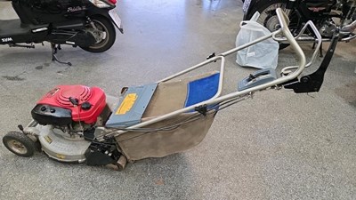 Lot 519 - HONDA 553HRS LAWN MOWER WITH ROLLER AND COLLECTOR BOX