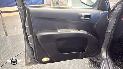 Lot 758 - 2014 MITSUBISHI L200 TROJAN DCB DI-D 4X4