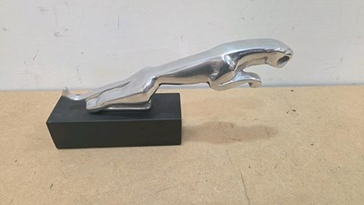 Lot 169 - JAGUAR STATUE ON PLINTH 13" X 6"