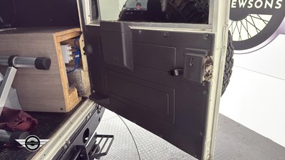 Lot 694 - 2001 LAND ROVER DEFENDER 110 TD5