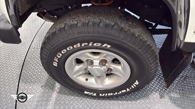 Lot 694 - 2001 LAND ROVER DEFENDER 110 TD5