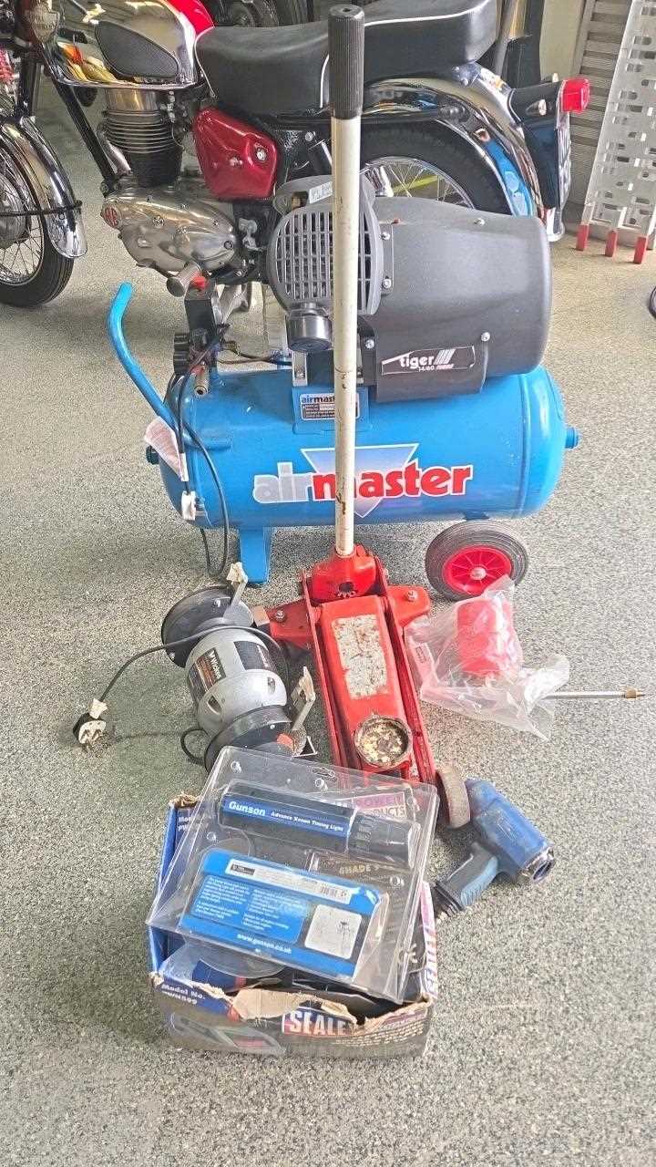 Lot 621 - SELECTION OF GARAGE EQUIPMENT