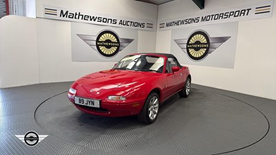 Lot 97 - 1998 MAZDA MX-5