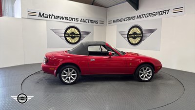 Lot 97 - 1998 MAZDA MX-5