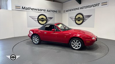 Lot 97 - 1998 MAZDA MX-5