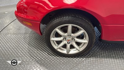 Lot 97 - 1998 MAZDA MX-5
