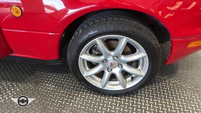 Lot 97 - 1998 MAZDA MX-5