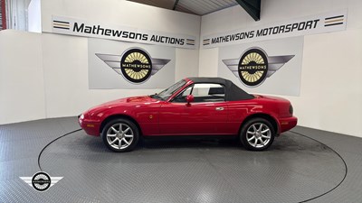 Lot 97 - 1998 MAZDA MX-5