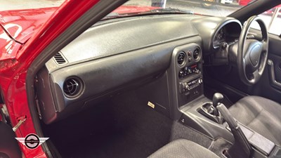 Lot 97 - 1998 MAZDA MX-5