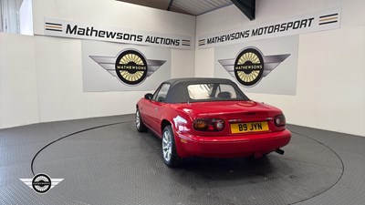 Lot 97 - 1998 MAZDA MX-5