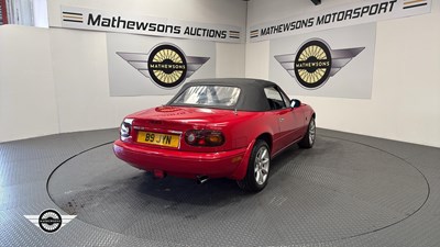 Lot 97 - 1998 MAZDA MX-5