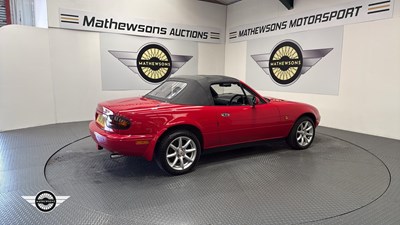Lot 97 - 1998 MAZDA MX-5