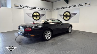 Lot 442 - 1999 JAGUAR XK8 CONVERTIBLE AUTO