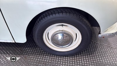Lot 660 - 1968 MORRIS MINOR 1000