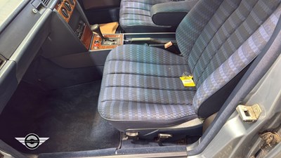 Lot 808 - 1993 MERCEDES 190E AUTO