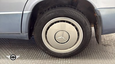 Lot 808 - 1993 MERCEDES 190E AUTO