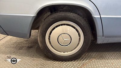 Lot 808 - 1993 MERCEDES 190E AUTO