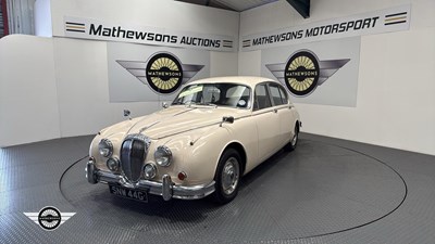 Lot 876 - 1968 DAIMLER V8 250