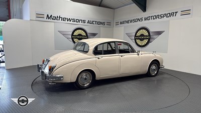 Lot 57 - 1968 DAIMLER V8 250