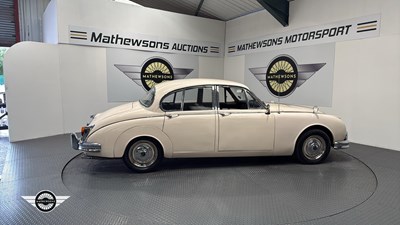 Lot 57 - 1968 DAIMLER V8 250