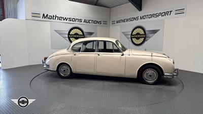 Lot 57 - 1968 DAIMLER V8 250