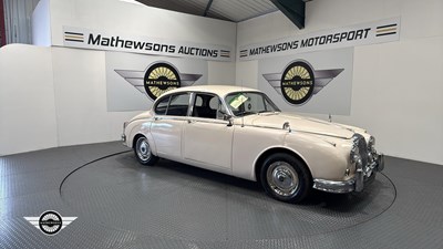 Lot 57 - 1968 DAIMLER V8 250