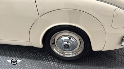 Lot 57 - 1968 DAIMLER V8 250