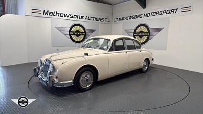 Lot 57 - 1968 DAIMLER V8 250