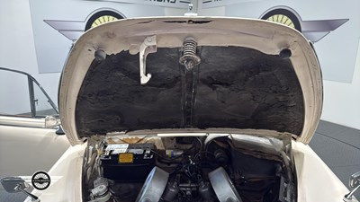 Lot 57 - 1968 DAIMLER V8 250