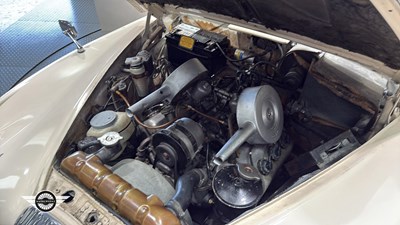Lot 57 - 1968 DAIMLER V8 250