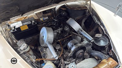 Lot 57 - 1968 DAIMLER V8 250