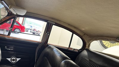 Lot 57 - 1968 DAIMLER V8 250