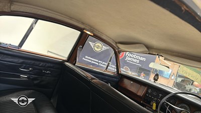 Lot 57 - 1968 DAIMLER V8 250