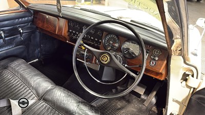 Lot 57 - 1968 DAIMLER V8 250