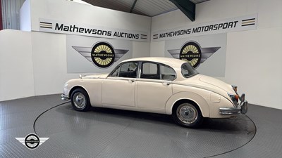 Lot 57 - 1968 DAIMLER V8 250